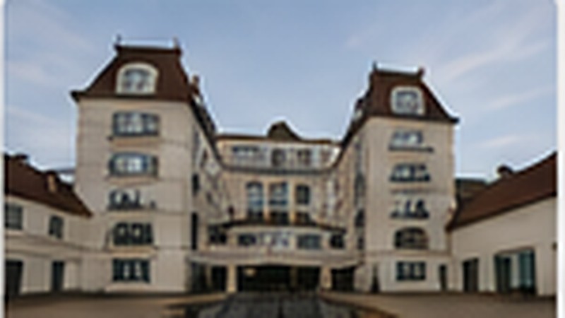 Hospitality & Leisure